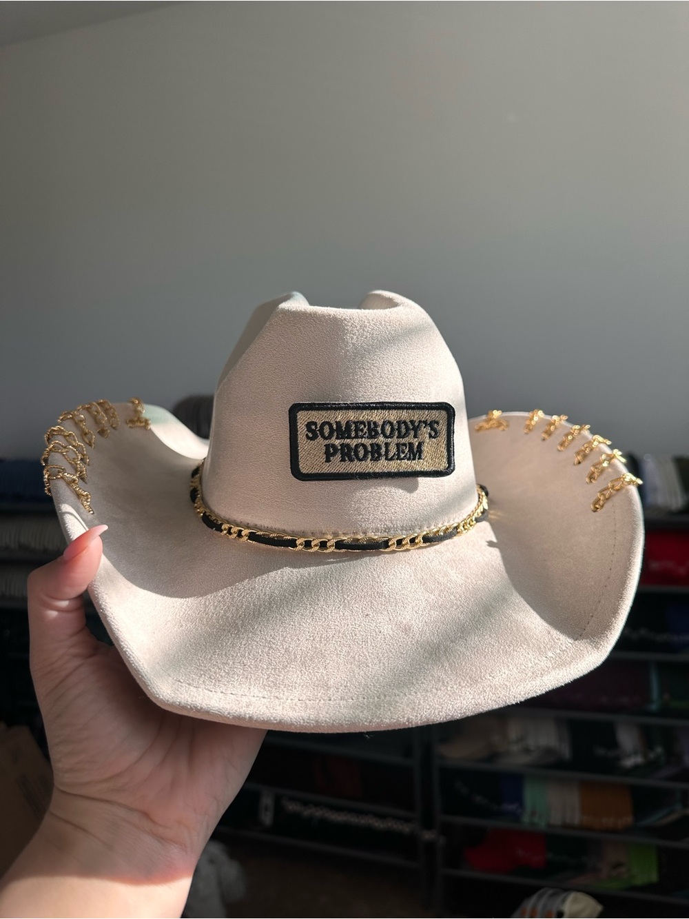 Morgan Wallen - Somebody's Problem Cream Suede Cowboy Hat with Gold Chain Trim - Picture 2 of 6